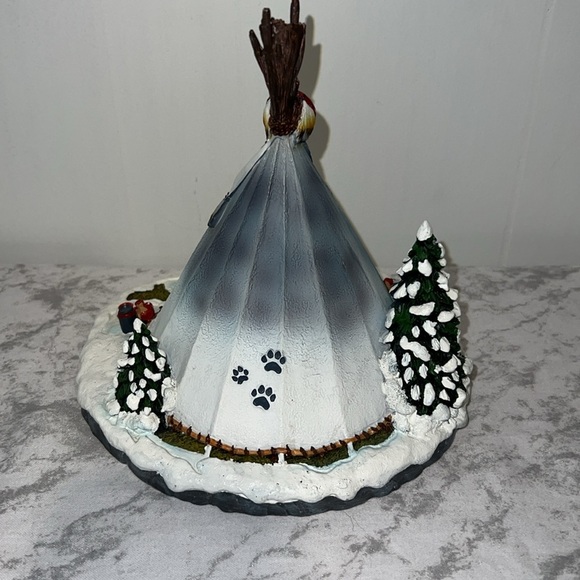 Hawthorne Village Spirit of the Wolf 2009 By Larry Fanning
Sculpture No. A1885 - Picture 3 of 5